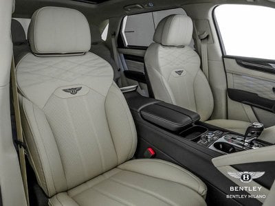 Bentley Bentayga V8 EWB Azure 23MY, Anno 2023, KM 1590 - hlavný obrázok