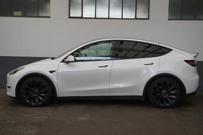 Tesla Model Y Performance AWD, Anno 2022, KM 43958 - hlavný obrázok